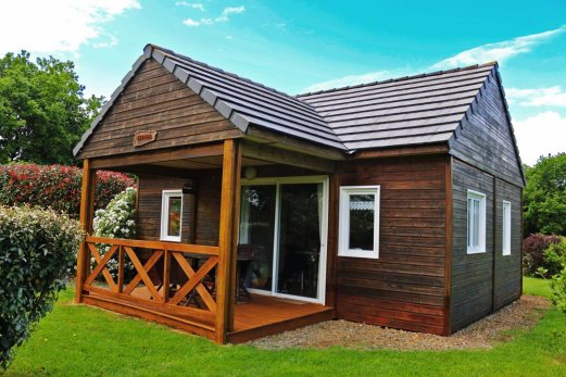 extérieur du gîte estival avec terrasse